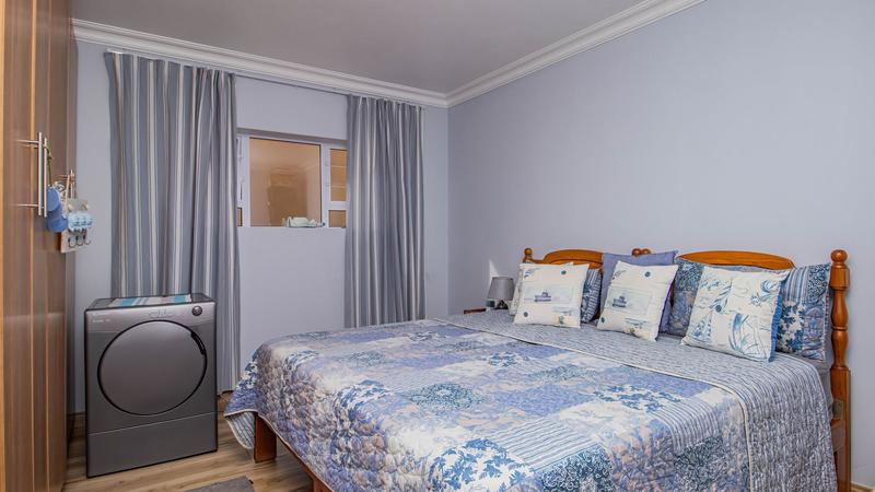 9 Bedroom Property for Sale in Outeniqua Strand Western Cape